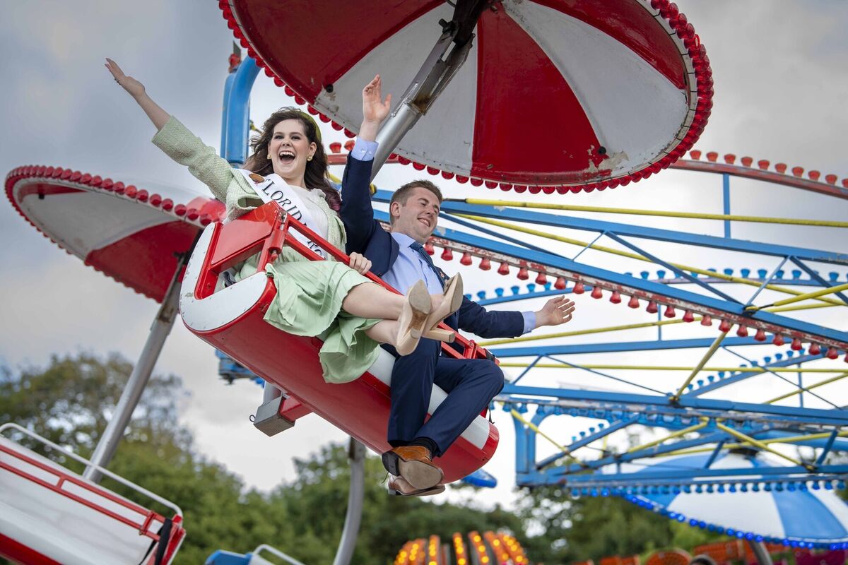 Florida Rose Jennifer Waldeck and her escort Caleb Cafolla take flight Florida Rose Jennifer Waldeck and her escort Caleb Cafolla take flight