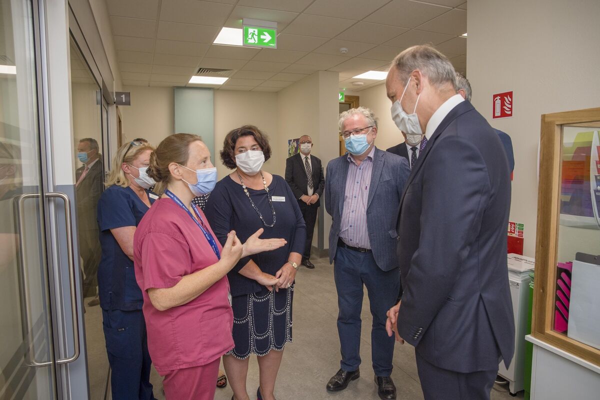 Dr Rachel Fellowes and Maureen Minihane, Director of Nursing for Bantry General Hospital, meet the Taoiseach at today's official opening. Picture: Daragh Mc Sweeney/Provision