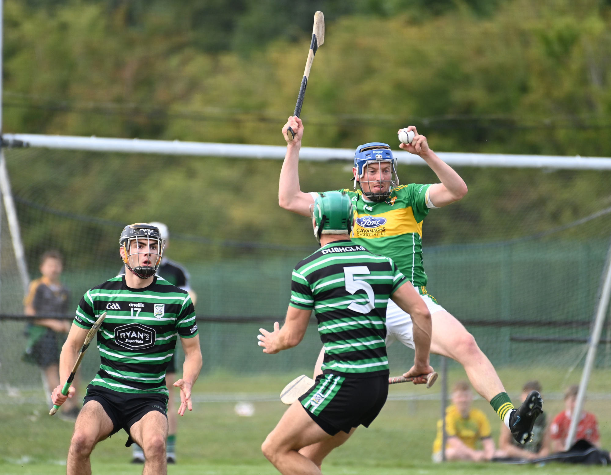 Newtown lay down marker in impressive win over fancied Douglas