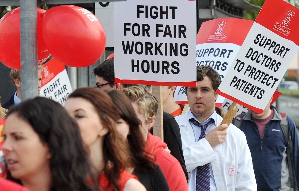 Non-consultant hospital doctors outside Cork University Hospital during a one day strike action at public hospitals around the country in October 2013. Picture: Denis Minihane Non-consultant hospital doctors outside Cork University Hospital during a one day strike action at public hospitals around the country in October 2013. Picture: Denis Minihane