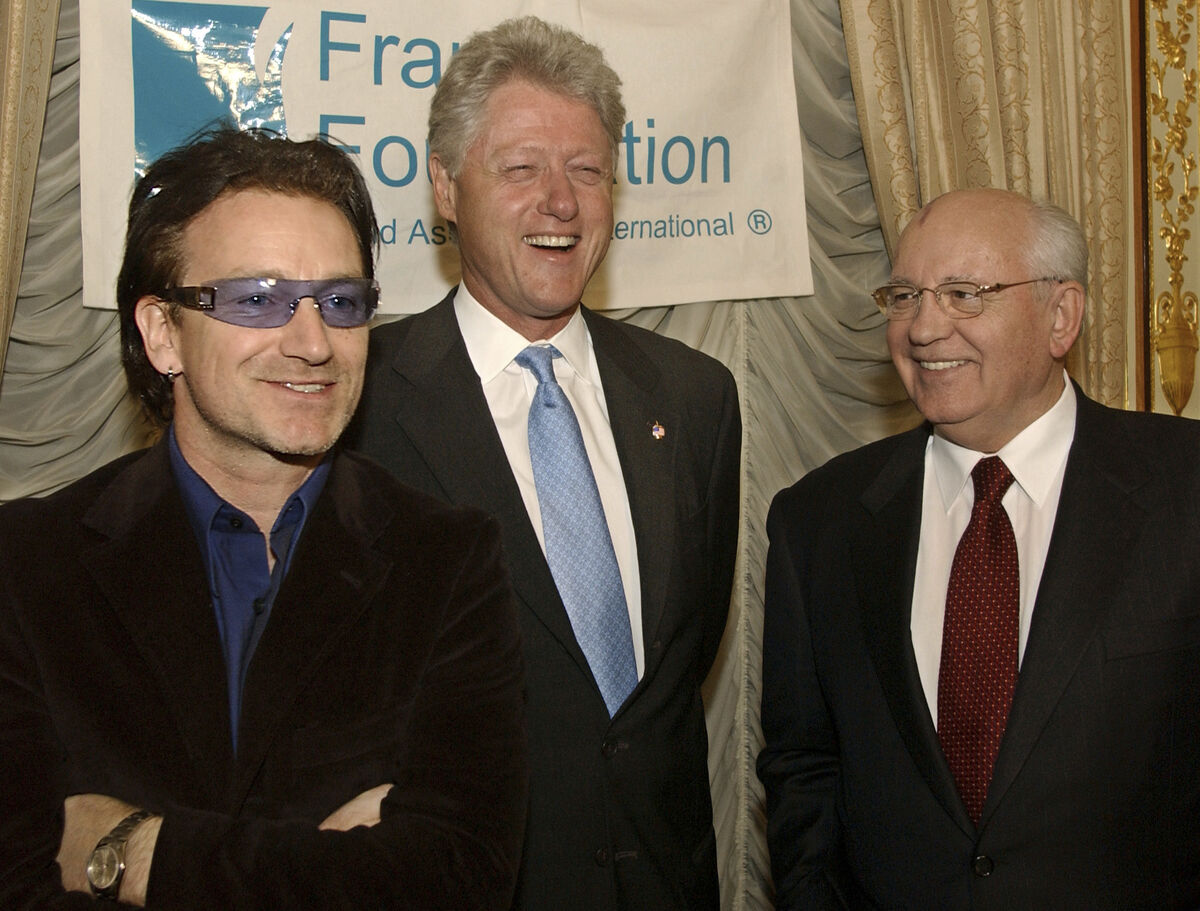 Former U.S. President Clinton, centre, shares a laugh with Former Soviet President Mikhail Gorbachev, right, and Bono, left, of the rock group U2, before a dinner hosted by Mr. Gorbachev, at the Russian Embassy in New York on Sunday, March 10, 2002. Picture: AP Photo/Stephen Chernin, Pool, File Former U.S. President Clinton, centre, shares a laugh with Former Soviet President Mikhail Gorbachev, right, and Bono, left, of the rock group U2, before a dinner hosted by Mr. Gorbachev, at the Russian Embassy in New York on Sunday, March 10, 2002. Picture: AP Photo/Stephen Chernin, Pool, File