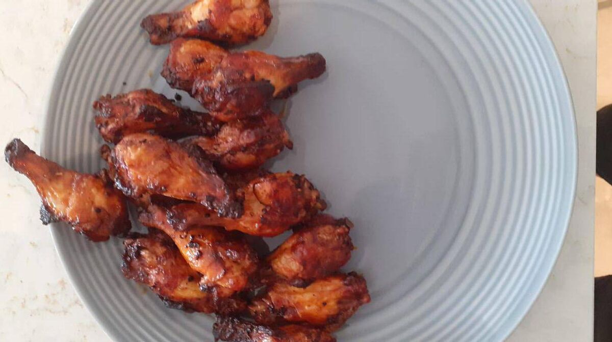 Chicken wings were crispy and delicious.