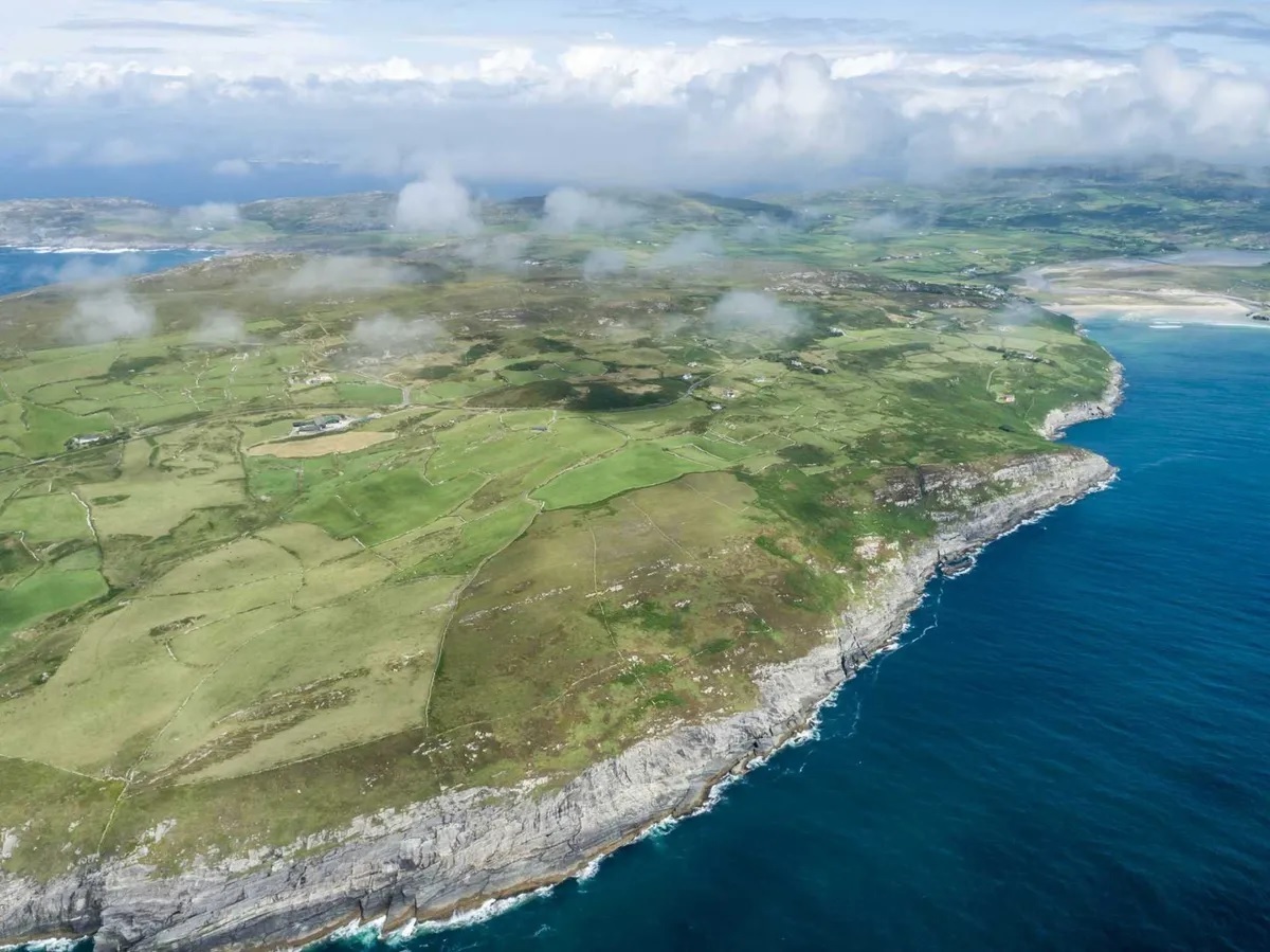 The latest offering from the Cork city offices of O’Connor Murphy features 92 acres of land on the coast of the Mizen Peninsula in West Cork.