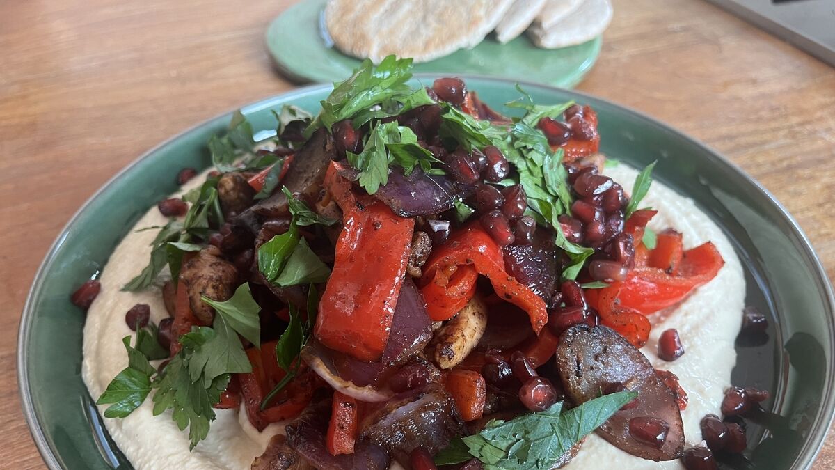 Baharat Chicken with Hummus and Flatbreads