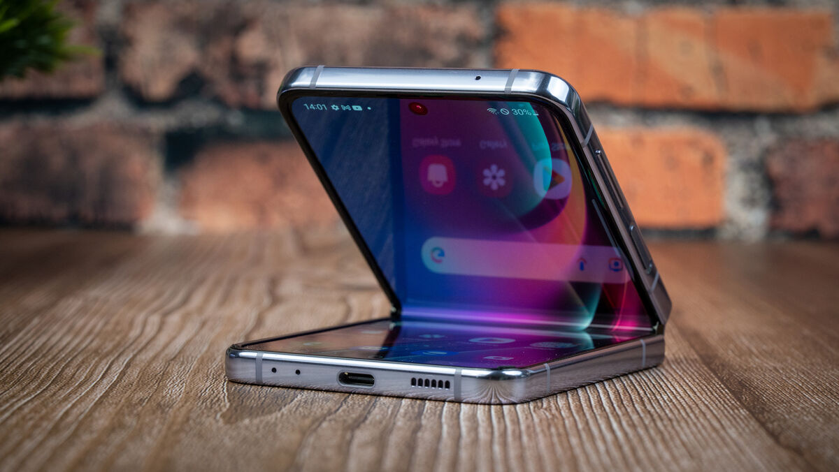 Samsung Galaxy Z Flip4. Picture: Noel Campion. Samsung Galaxy Z Flip4. Picture: Noel Campion.