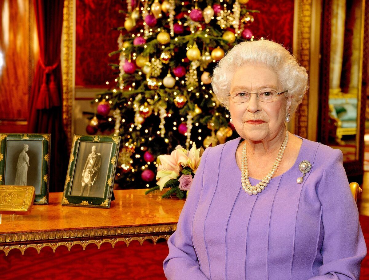 Elizabeth turned 21 while on a tour of South Africa with her parents in 1947 and delivered a radio broadcast in which she pledged that her 'whole life, whether it be long or short, shall be devoted to your service'. Elizabeth turned 21 while on a tour of South Africa with her parents in 1947 and delivered a radio broadcast in which she pledged that her 'whole life, whether it be long or short, shall be devoted to your service'.