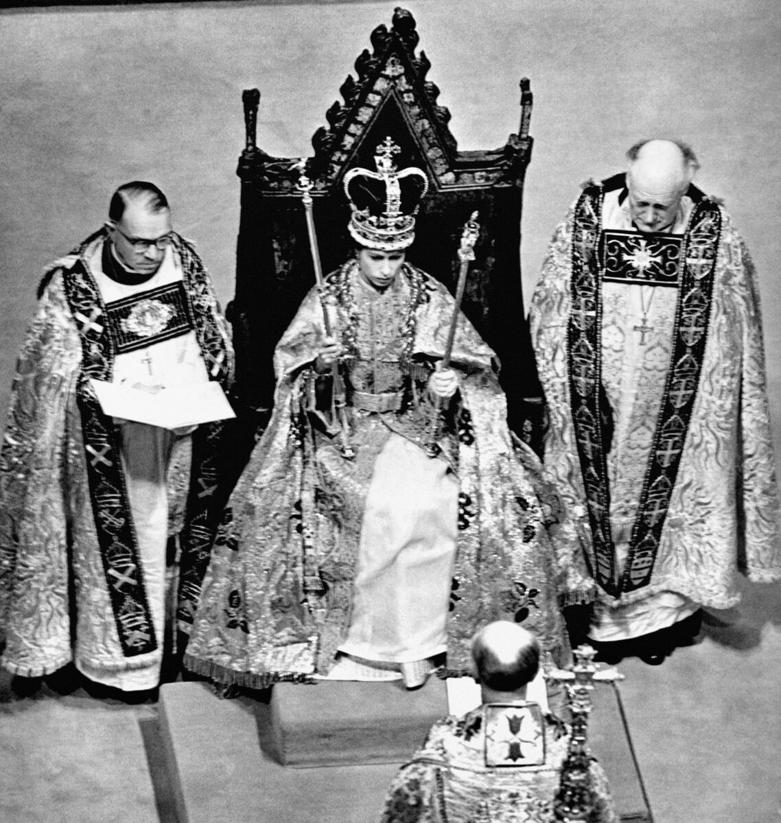 Queen Elizabeth was crowned in Westminster Abbey, London, on June 2, 1953, with 20m watching the event on television. Queen Elizabeth was crowned in Westminster Abbey, London, on June 2, 1953, with 20m watching the event on television.