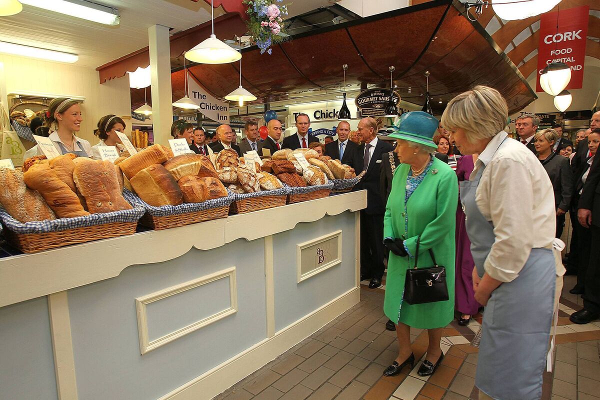 Queen Elizabeth II meeting Sheila Fitzpatrick, Alternative Bread Company in The English Market. Picture: Maxwells