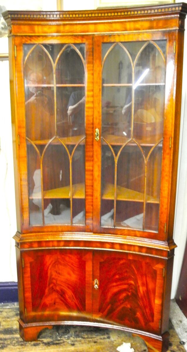  A concave corner cabinet at Woodwards (€300-€400).