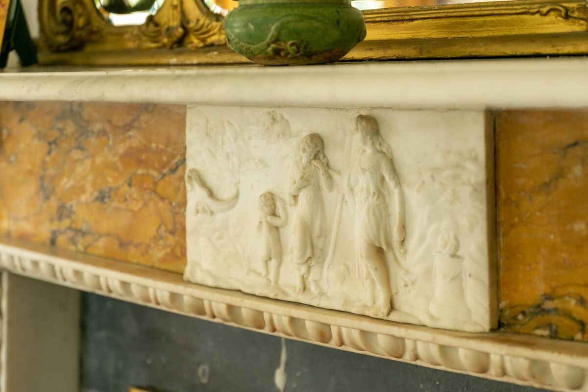 Period detail and finery