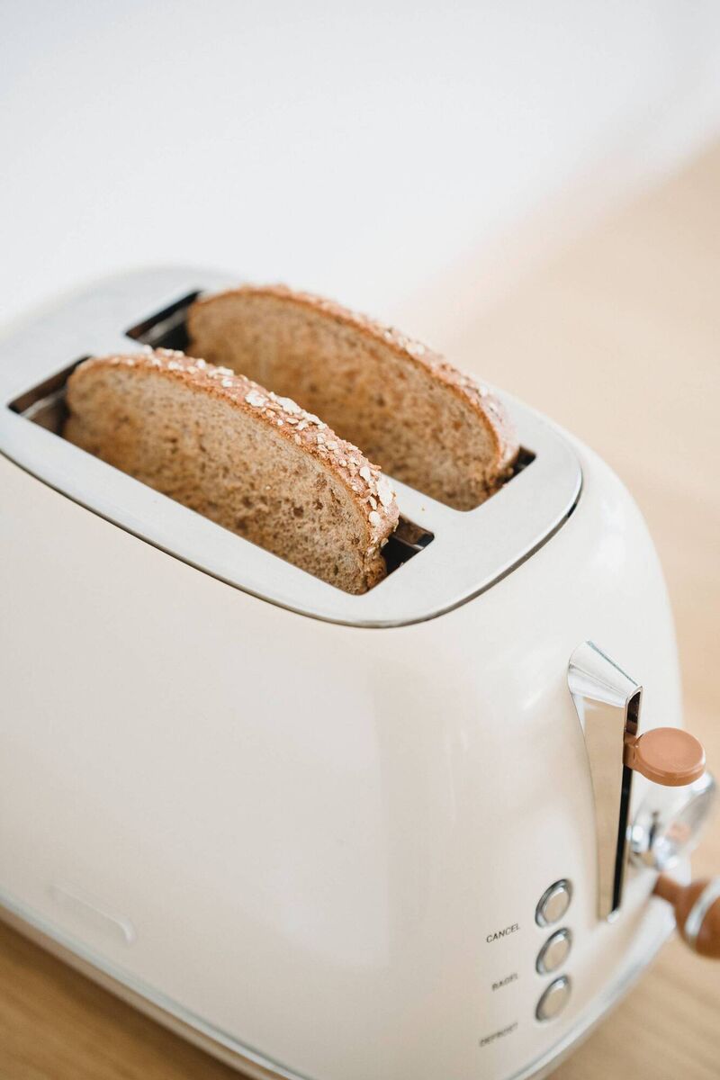 Using a toaster is more energy efficient than toasting bread under the grill. 