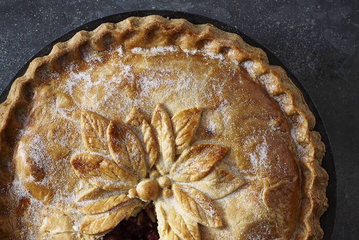 Darina’s favourite apple and blackberry pie