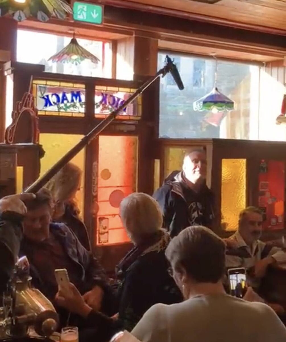 Garth Brooks singing in Dick Mack's pub in Dingle, Co Kerry