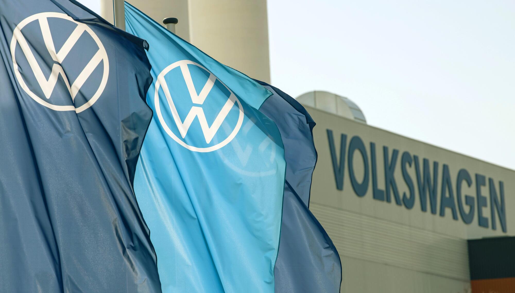 Volkswagen puts €75bn value on sports car maker Porsche