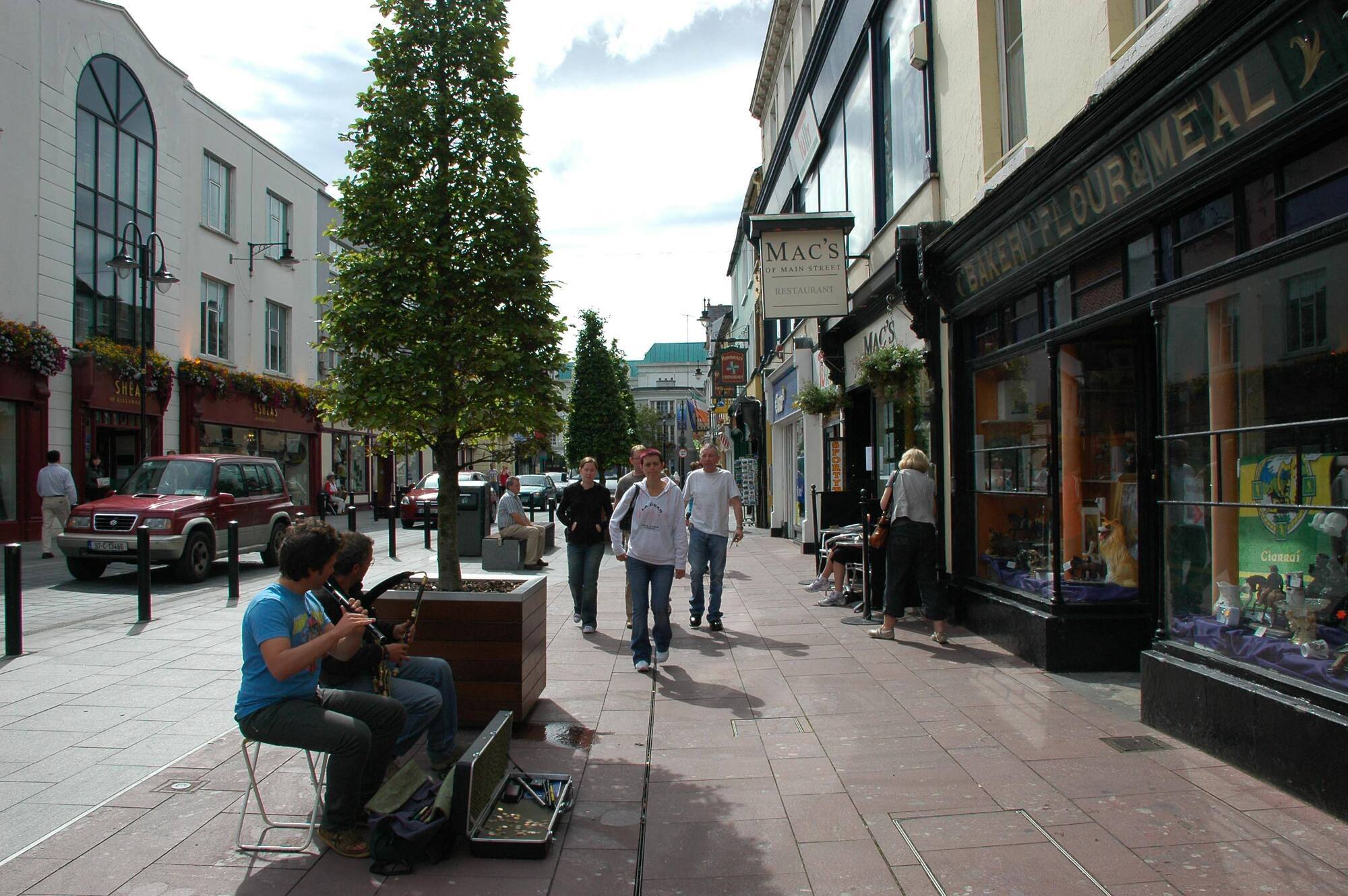 Killarney businesses turning up speakers to drown out buskers
