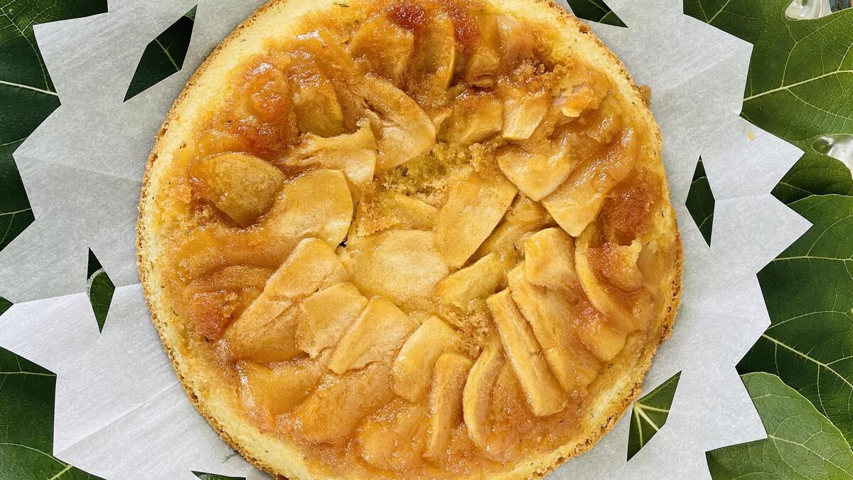 Bramley Apple and Rosemary Pan Cake