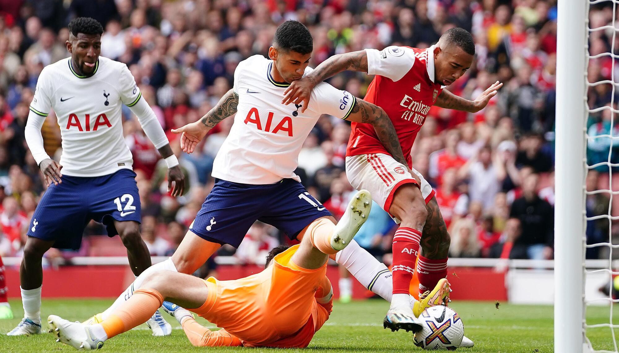 Arsenal move four clear after derby win over ten-man Spurs