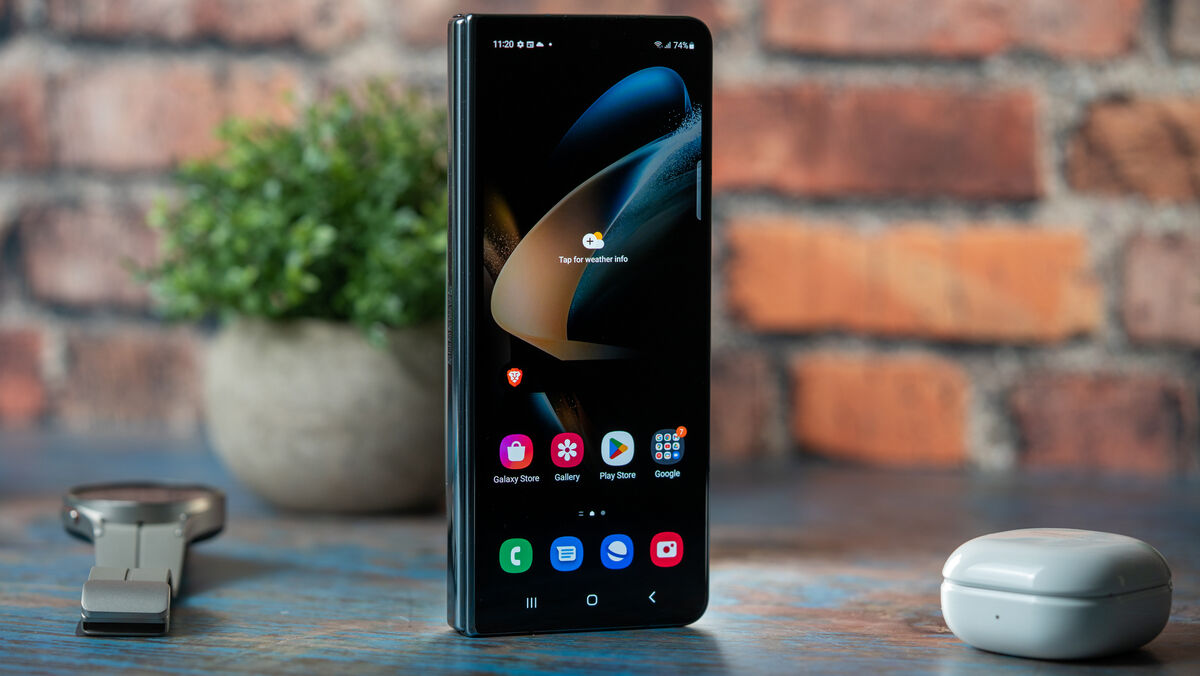 The cover display on the Galaxy Z Fold 4 is 6.2-inches with 120Hz refresh. Picture: Noel Campion.