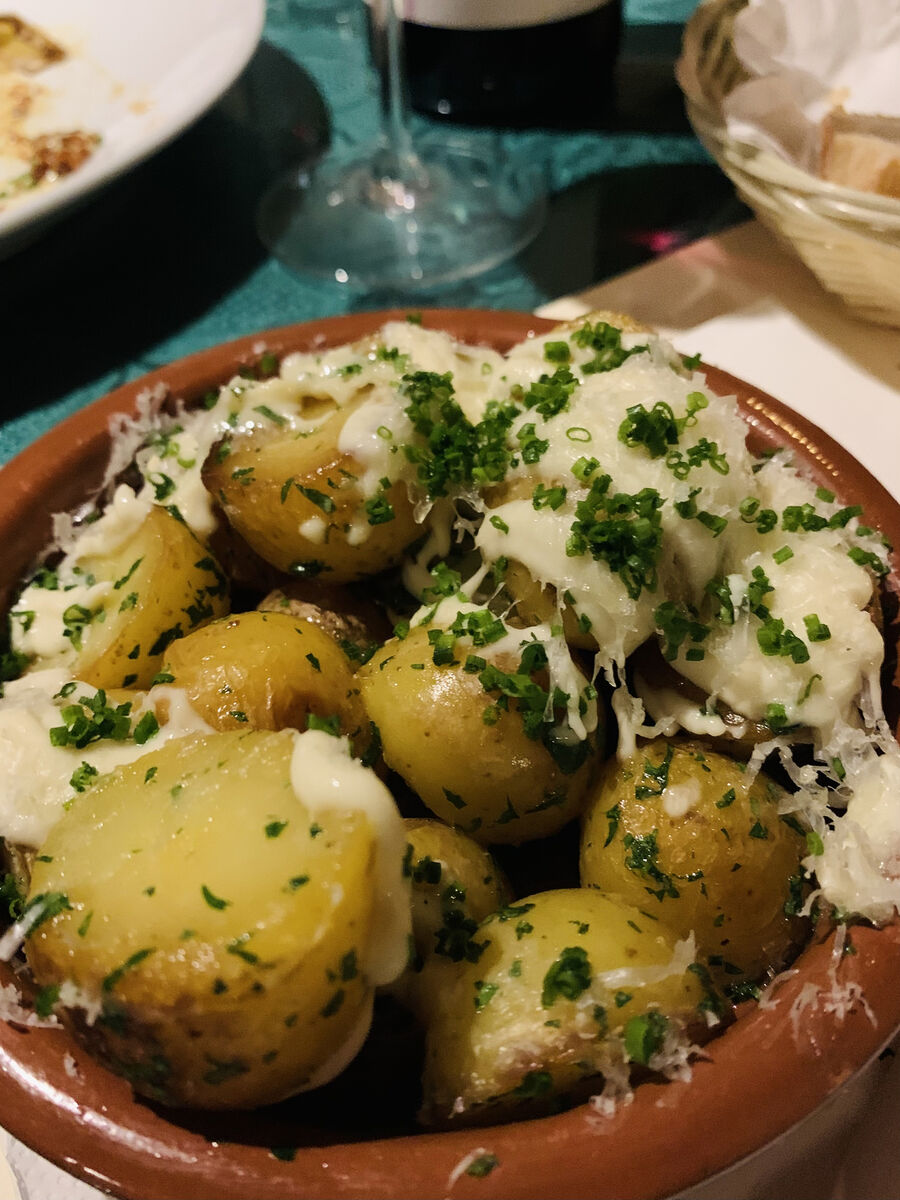 Potatoes with truffle mayo 