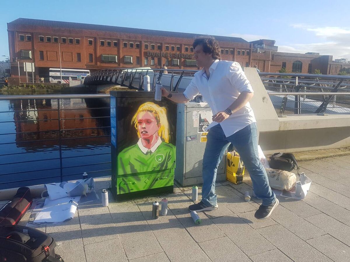 Alan Hurley at work on the electrical box painting of Denise O'Sullivan. Picture credit: SportsMatters