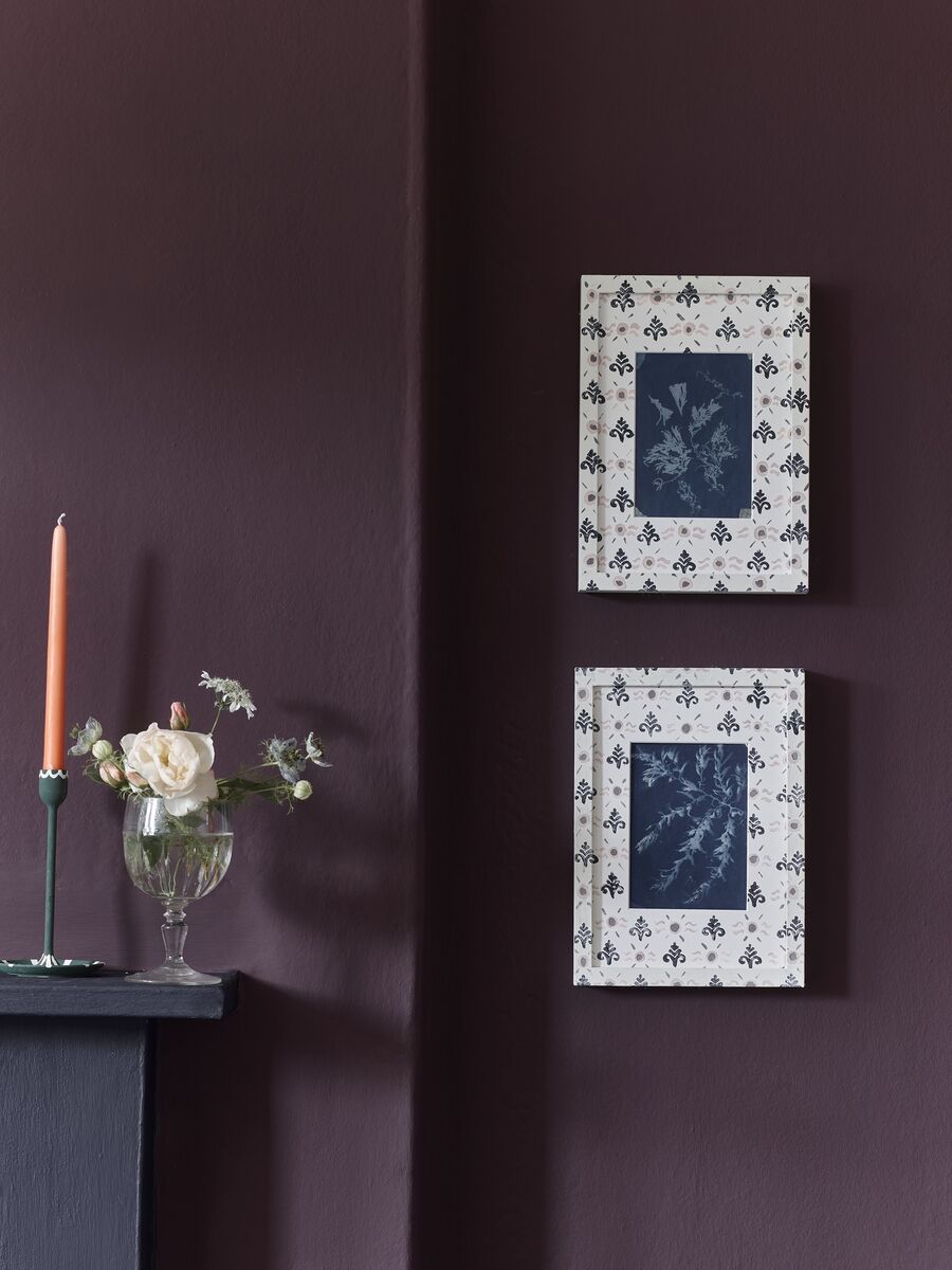  2.	Annie Sloan - Living Room - Wall Paint in Tyrian Plum Satin Paint in Oxford Navy selection of Chalk Paint. Ä70 for 2.5l emulsion, chalk paint from Ä35 per litre. Online suppliers include twentysix.ie