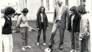 <p>TRAILBLAZERS: Five Ireland internationals from Cork pictured with Lord Mayor Hugh Coveney at the City Hall in 1982. From left: Ann Goggins, Chris Condon, Caroline Nagle, Hugh Coveney, Lord Mayor, Chrissie Buckley, and Noreen Herlihy. <br/>Photo: Cork Examiner</p>