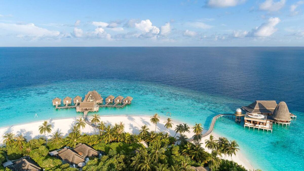 The luxurious overwater villas of Anantara Kihavah, an Oroko partner resort 