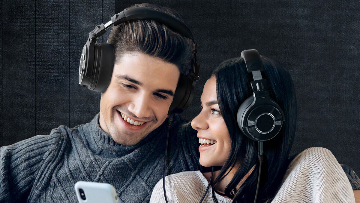 OneOdio Monitor 60 have a second jack to allow audio sharing. Picture: OneOdio.