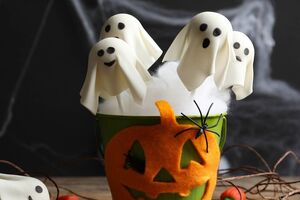 Ghost Cake Pops