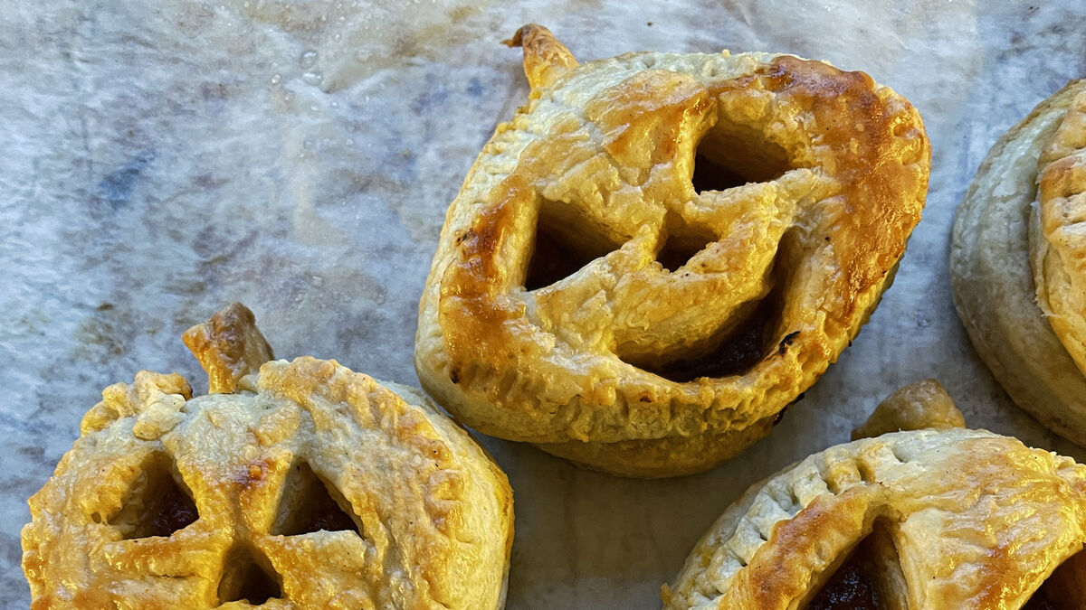 Sticky Jack-o'-lantern Tarts