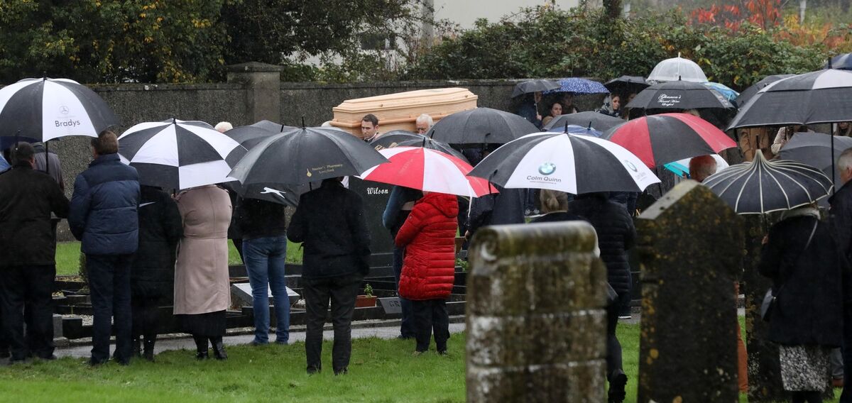  31/10/2022 Mourners carrying the coffin of Cervical Check campaigner Lynsey Bennett to the graveyard as they leave St.John’s Church, Battery Road, Longford. Photo: Sasko Lazarov/ RollingNews.ie