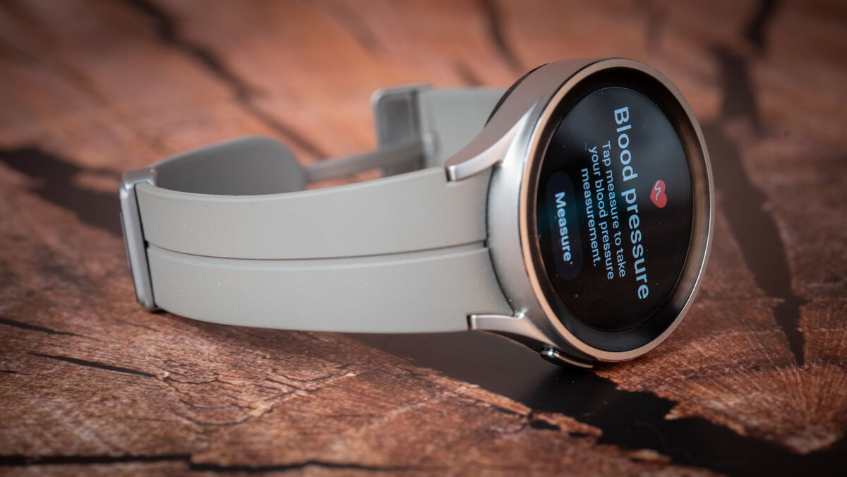 The 1.4-inch display has a large black bezel. Picture: Noel Campion.