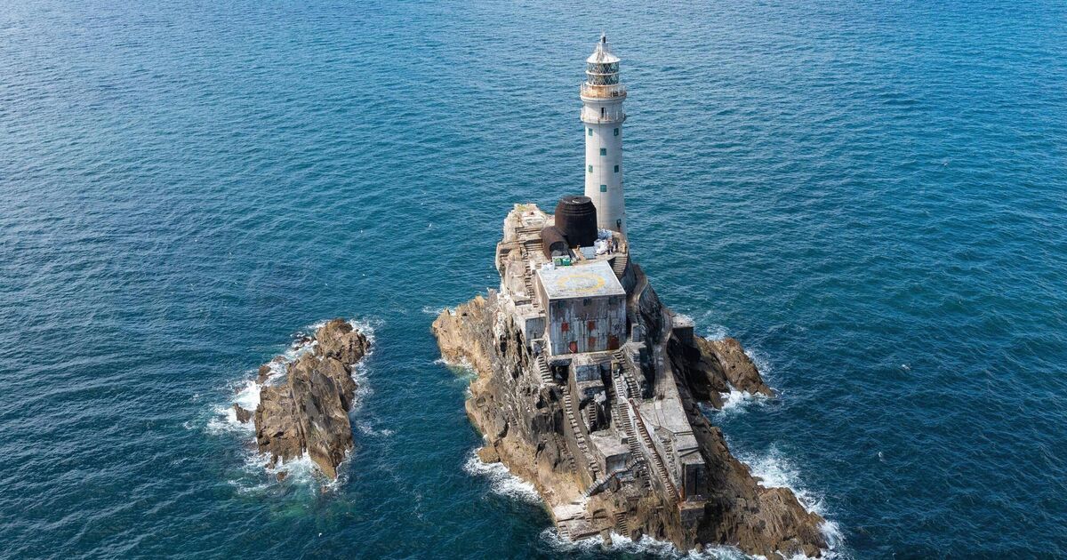 The Great Lighthouses of Ireland: Beacons at the edge of the world