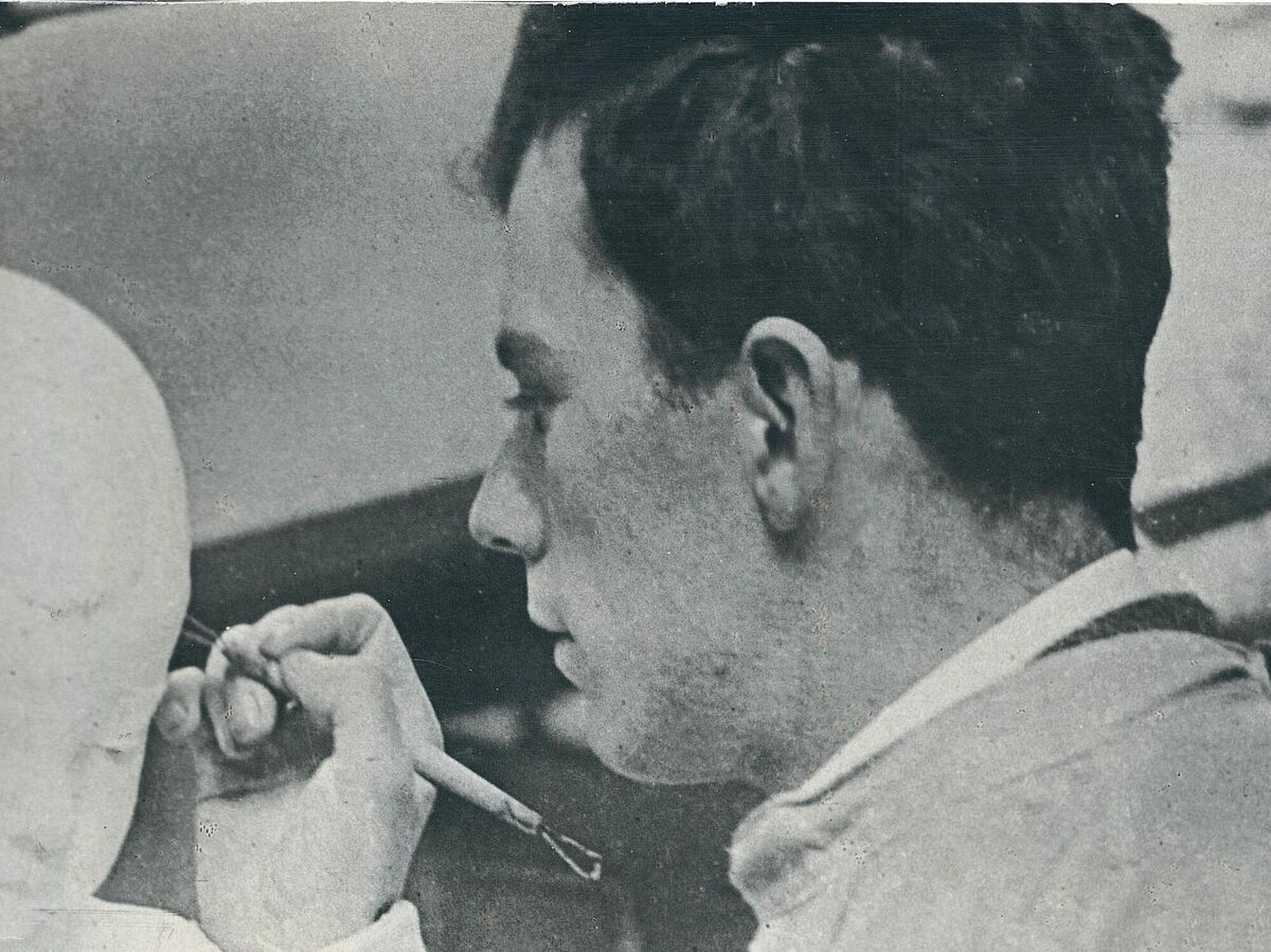 Joseph Higgins working on Boy With A Boat in 1910.