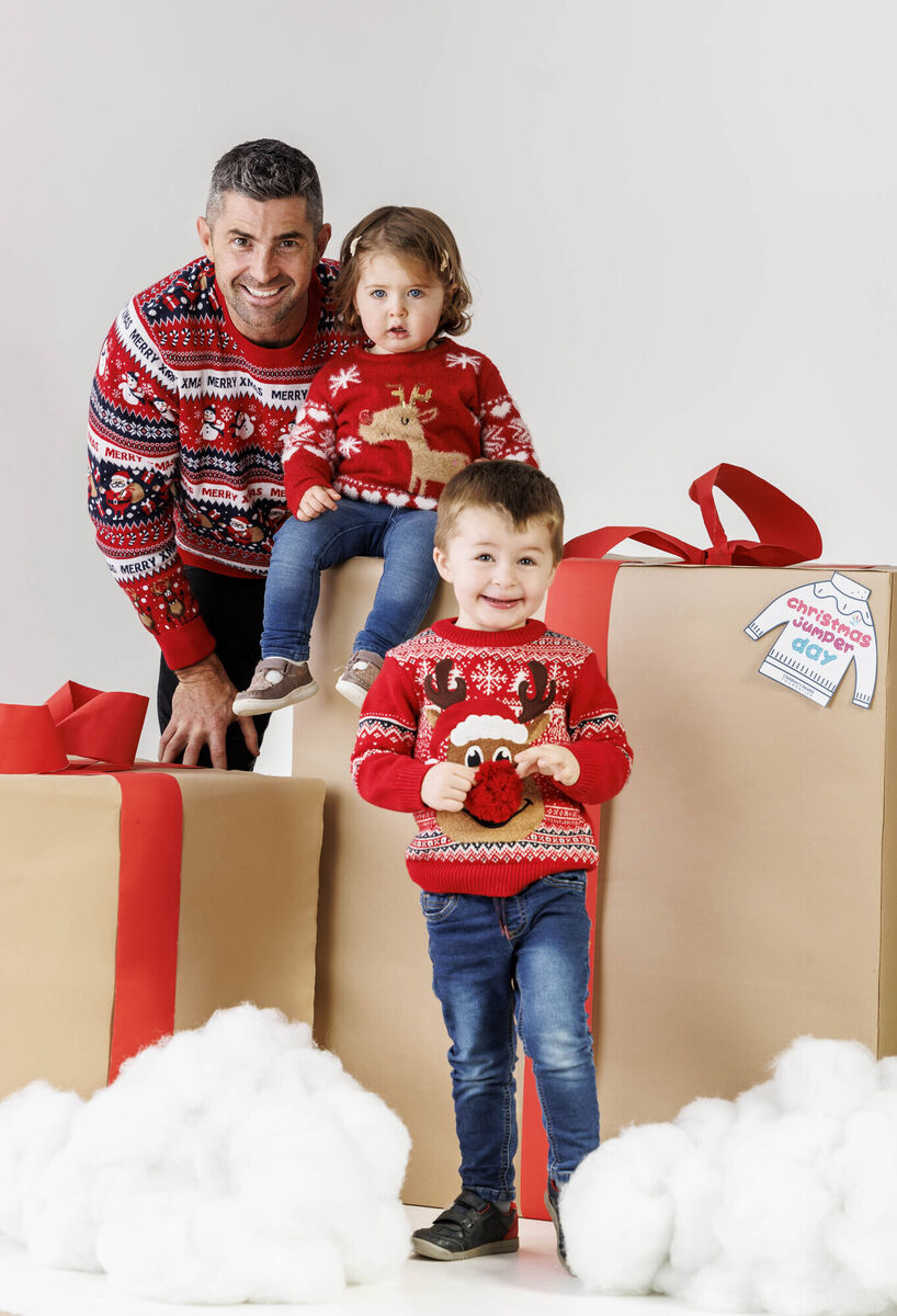 Children’s Health Foundation Ambassador Rob Kearney is pictured with CHI Patients Shay (aged 3) and Chloe Treacy (aged 1) to launch Christmas Jumper Day 2022. Picture: Andres Poveda