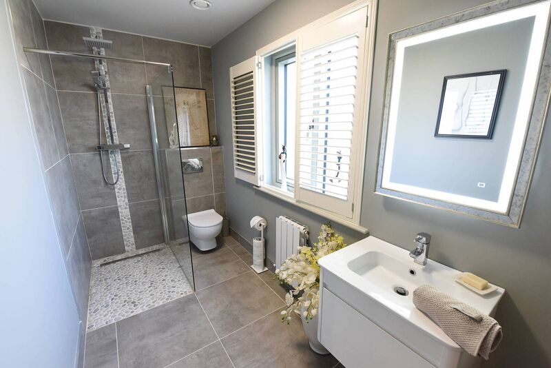 Main bathroom