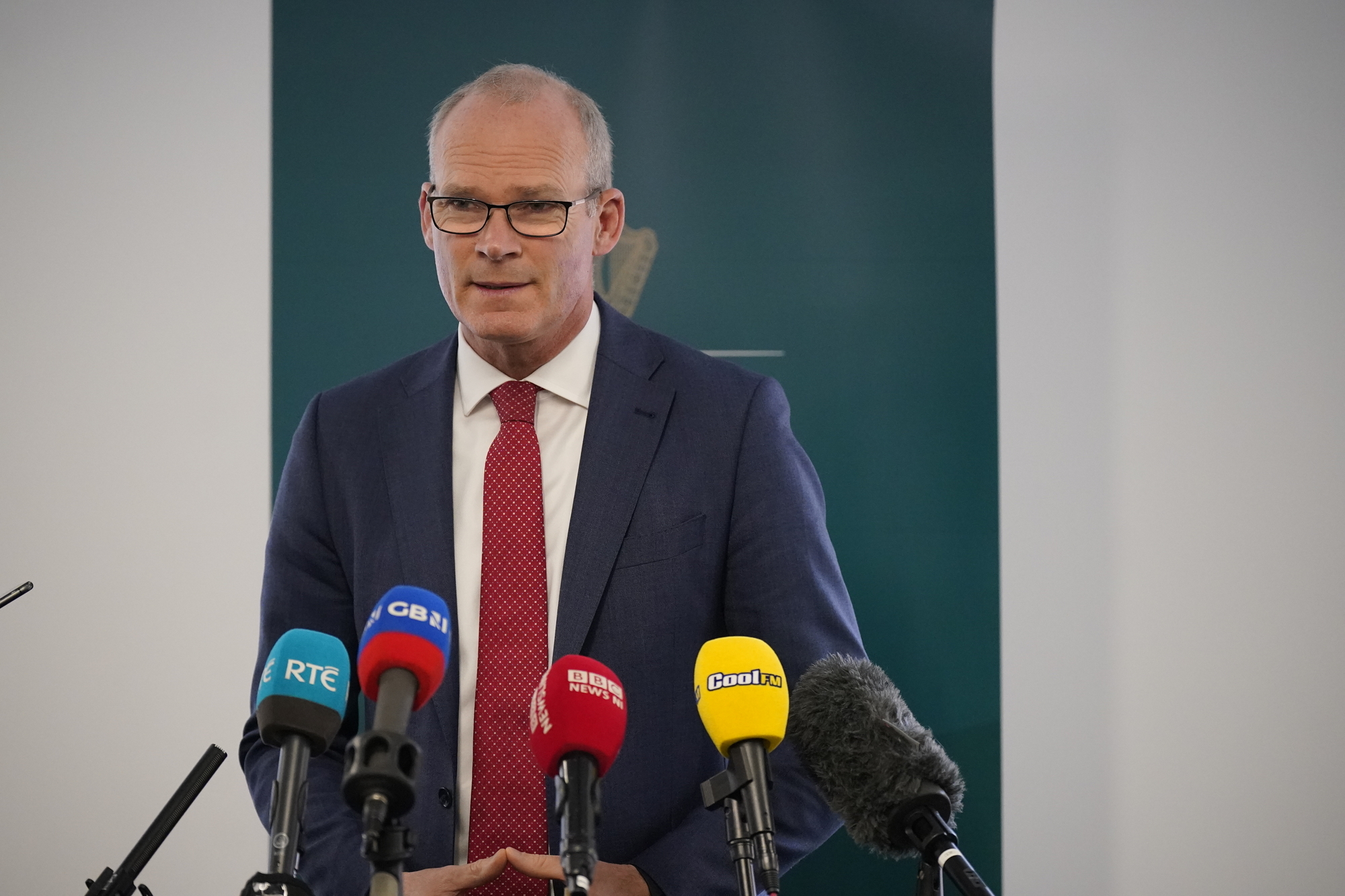 Simon Coveney: Russian ban of officials an attempt to 'unsettle Ireland'