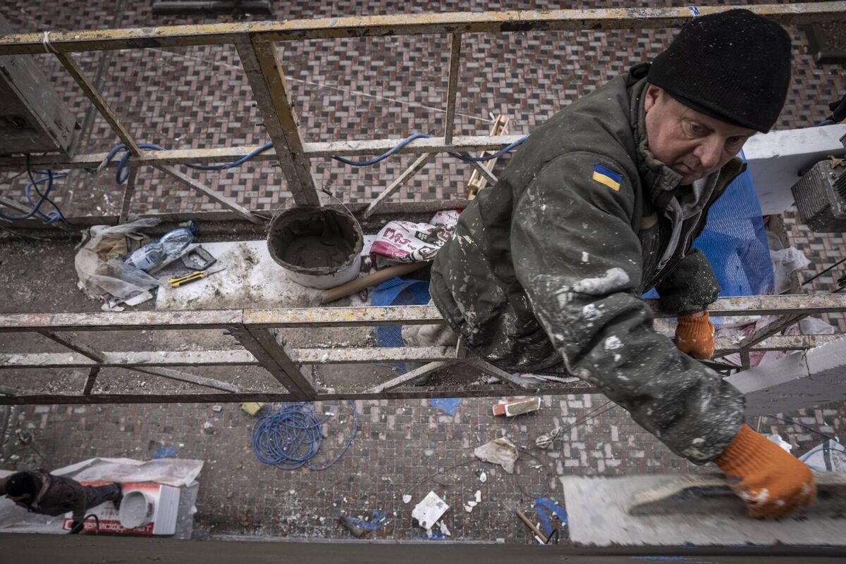 The race is on to repair windows, re-insulate walls, repair or re-install heating systems, and repair roofs before the worst onset of winter. Picture: Ed Ram/Getty Images
                    