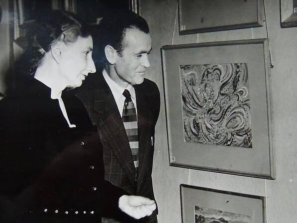 Sylvia Cooke-Collis and Seìamus Murphy at an exhibition of her work, possibly in the 1940s. Picture courtesy of Crawford Art Gallery and Julian Walton