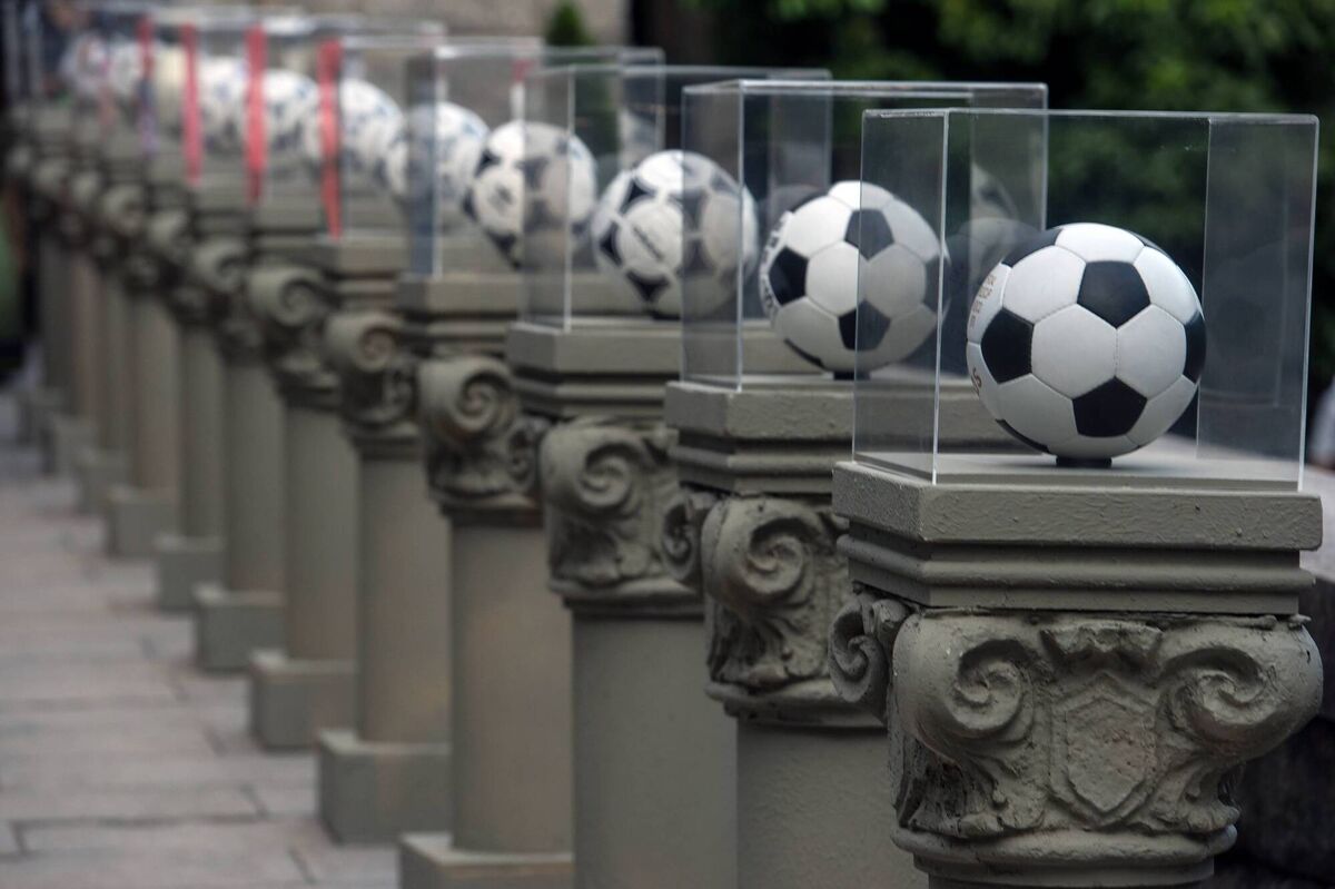 Official balls of the FIFA World Cup --since 1970-- are displayed before the launch of Brazuca --the official ball for the Brazil 2014 FIFA World Cup-- in Rio de Janeiro, Brazil, on December 3, 2013. AFP PHOTO / YASUYOSHI CHIBA (Photo credit should read YASUYOSHI CHIBA/AFP via Getty Images)