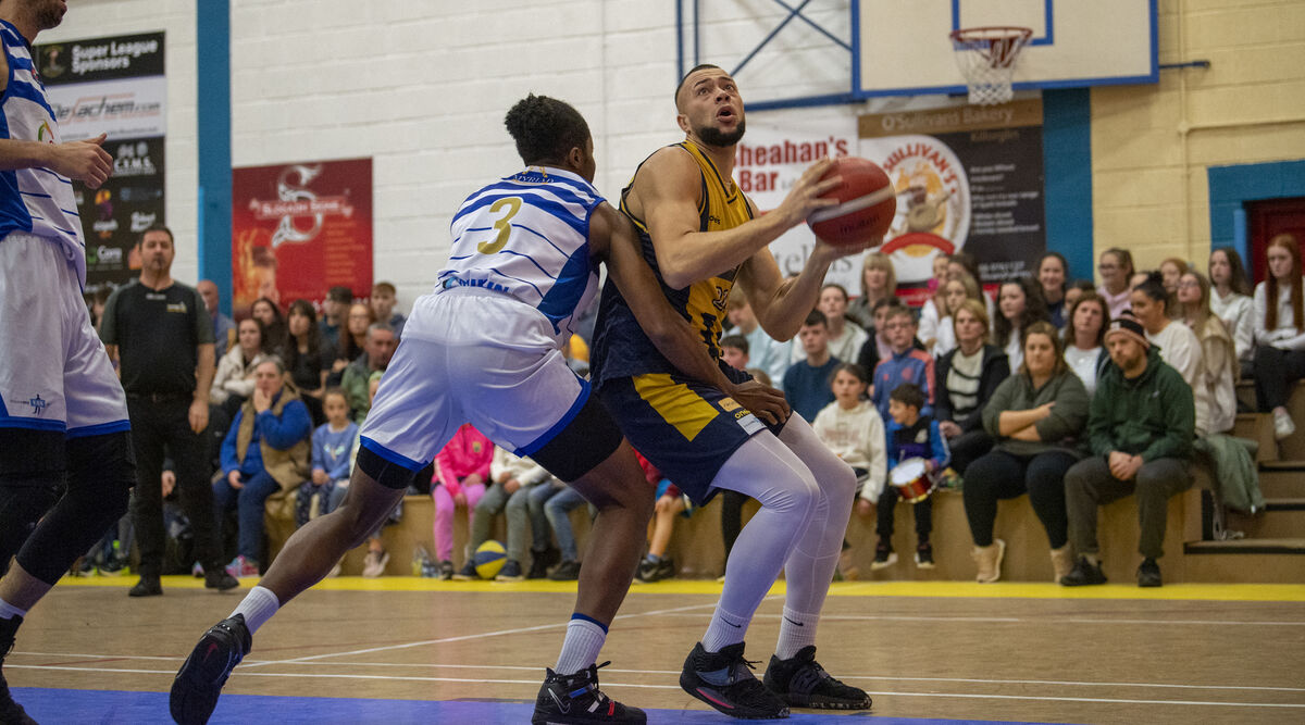 CLOSE QUARTERS: Jani Griffth Flexachem KCYMS and Jordan Evans Energywise Ireland Neptune at the Killorglin Sports Complex. Picture: Domnick Walsh © Eye Focus