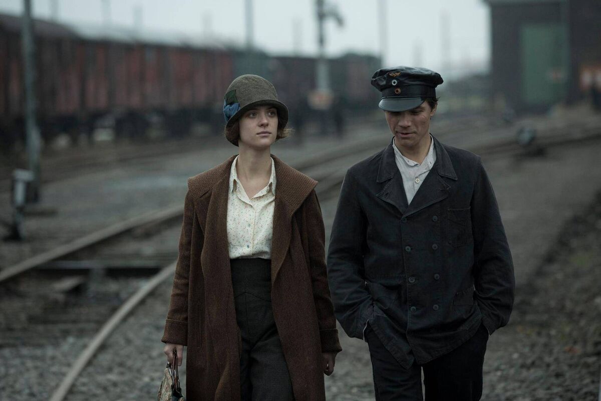 Babylon Berlin: Charlotte (Liv Lisa Fries) and Max (Sebastian Urzendowsky)