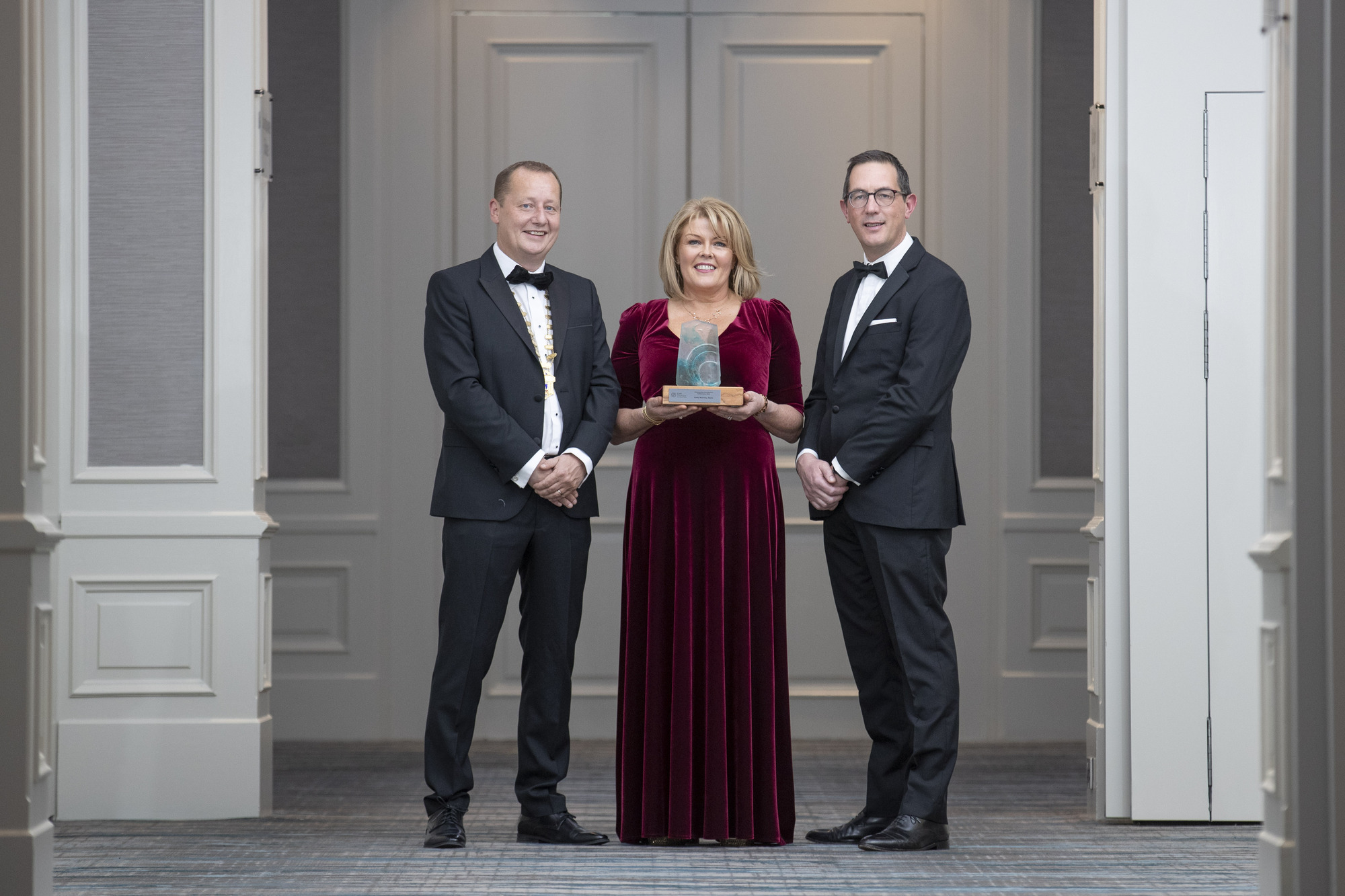 Cork Chamber honoured Cathy Kearney, Apple VP of Operations for Europe, Middle East, India & Africa with the Outstanding Contribution to Business Award 2022. Pictured here receiving the award with Ronan Murray President of Cork Chamber and Conor Healy CEO of Cork Chamber.
