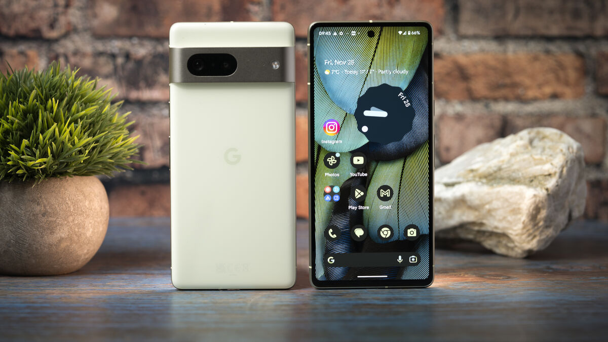The Google Pixel 7 has a refined design that looks great and feels good in the hand. Picture: Noel Campion.