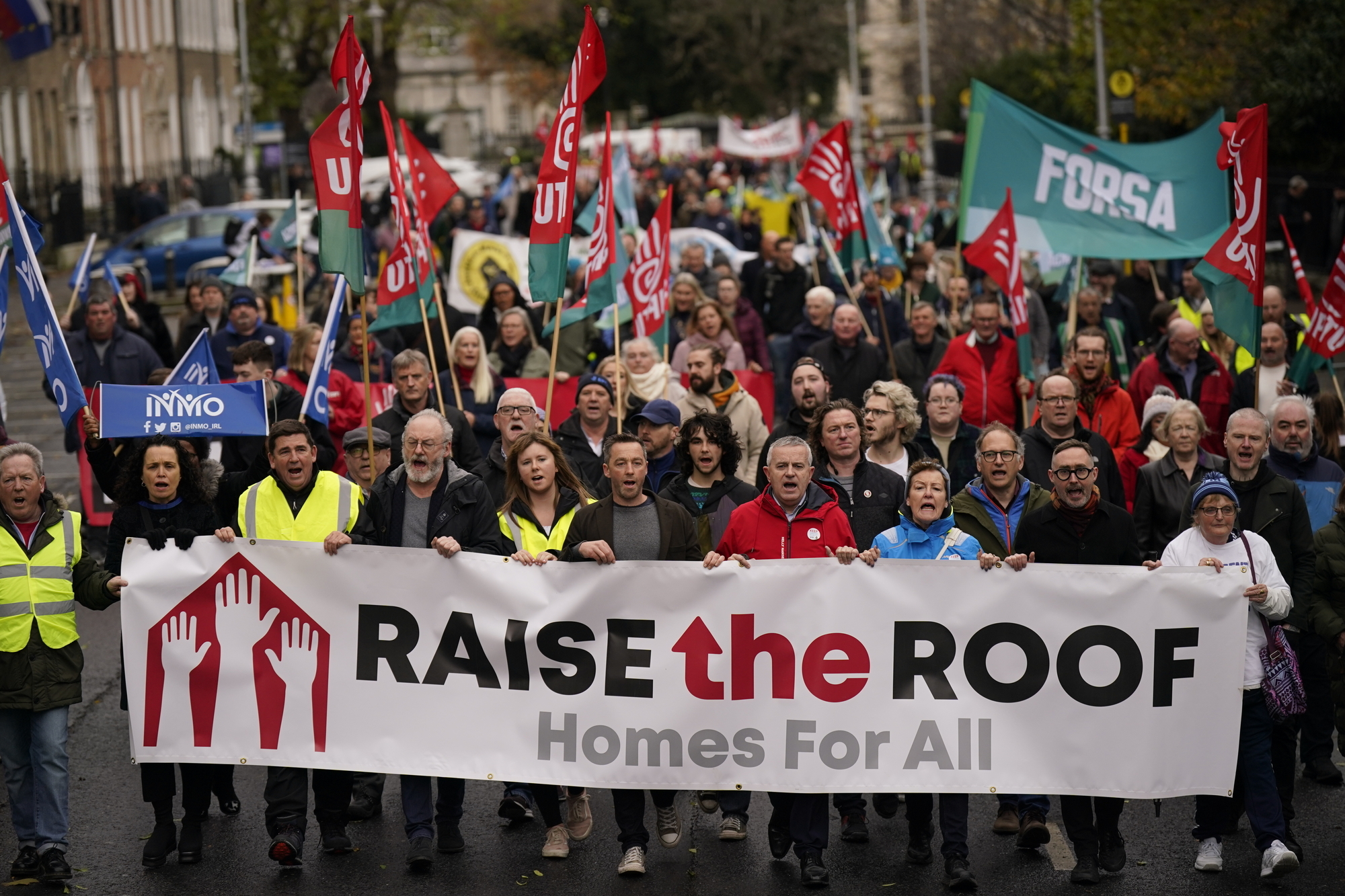 Thousands take to Dublin streets to highlight housing crisis