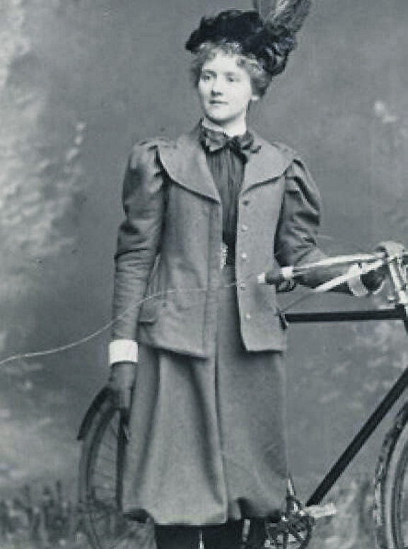 Florence Wallace Pomeroy: A member of the Rational Dress Society.
