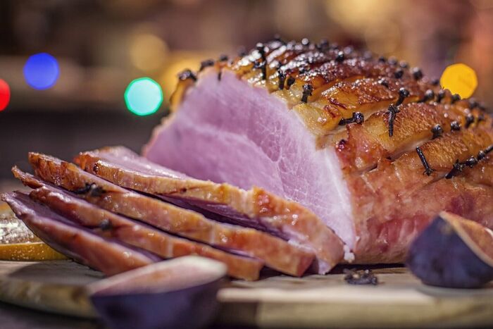 Glazed ham with mango relish