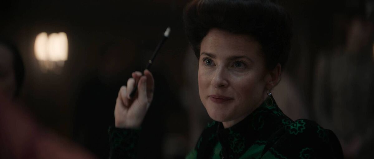 1899: loses tautness between first and second episodes