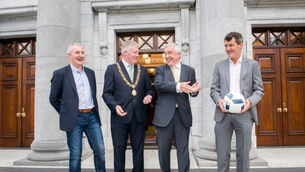 Roy Keane looks to beat his boss... for a good cause