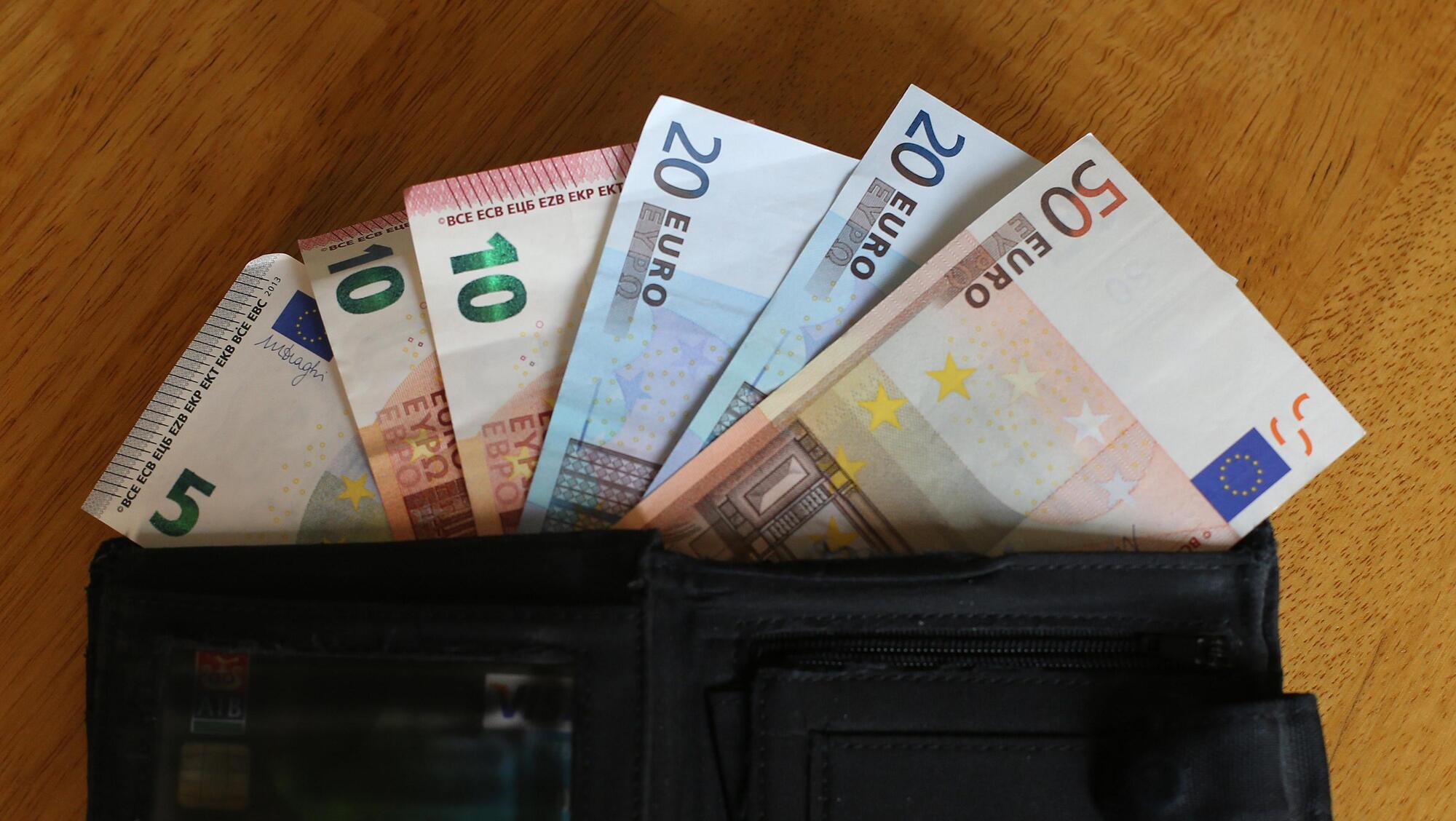 Standard of living falls as cost pressures bite, CSO figures reveal